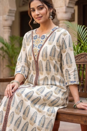 Alternative view of Ajrakh cotton Kurta with patch neck line- off white